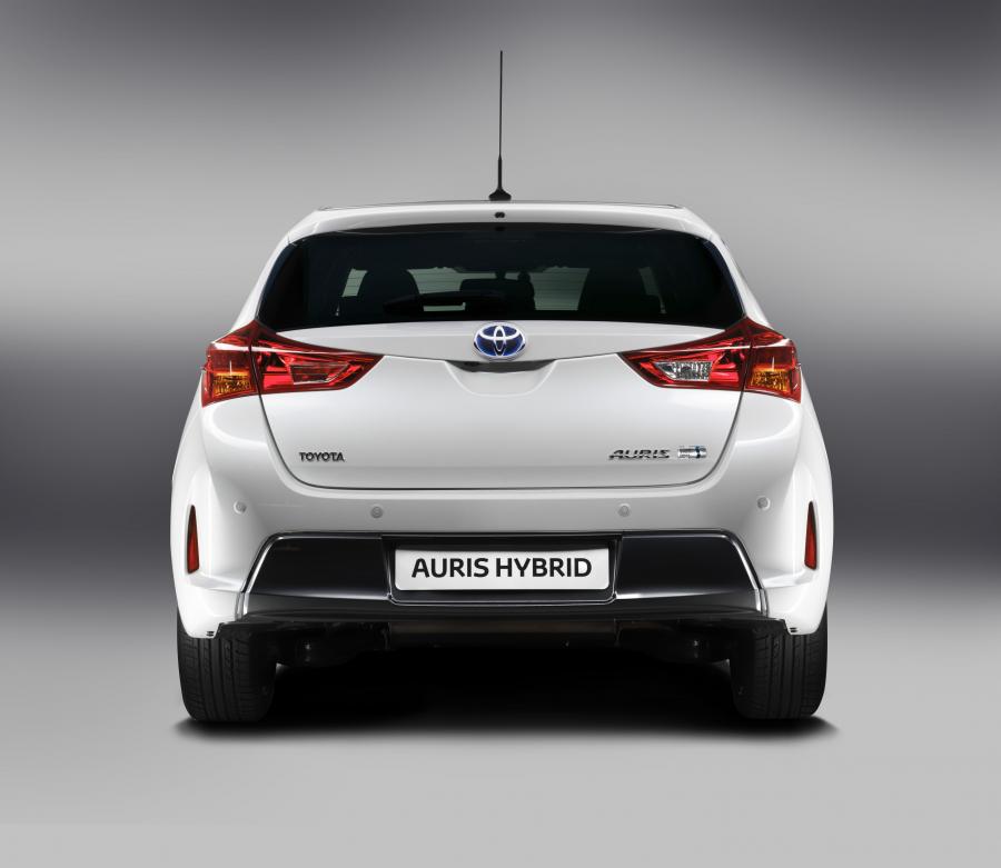  Toyota Auris Hybrid 2012 года  (фото 7 из 12)
